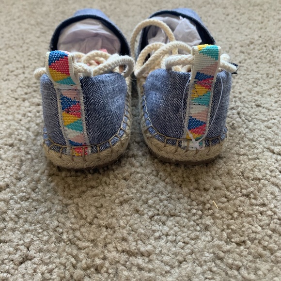 Brand New Toms - Picture 6 of 13